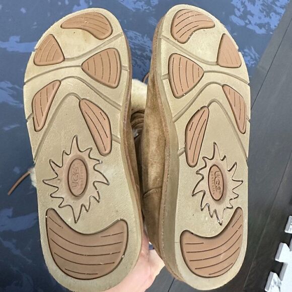 * HOST PICK * EUC Authentic UGG Boots, Size 8, Beige with laces - Picture 2 of 11